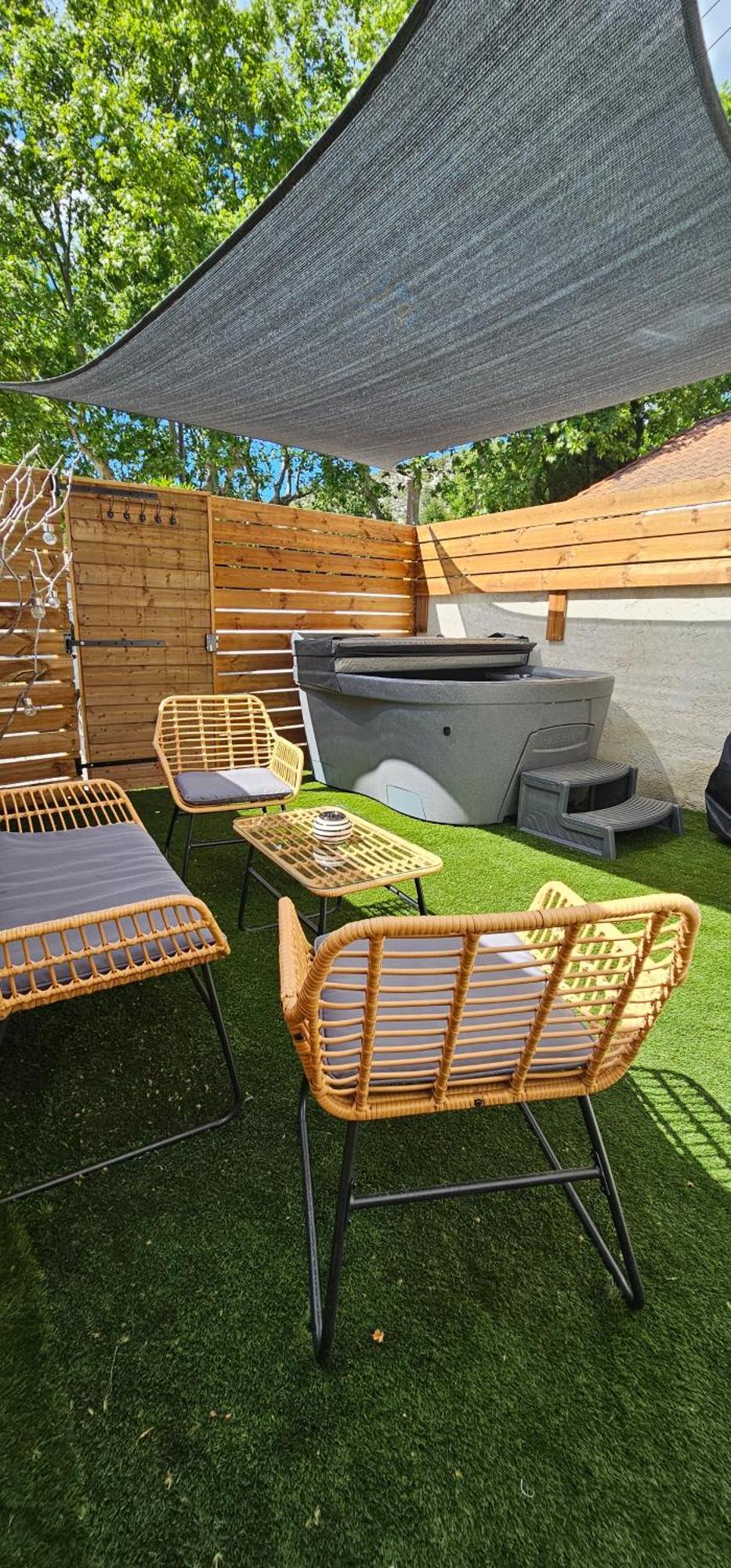 Maison Belle La Nuit Avec Jacuzzi Prive Apartment Allauch