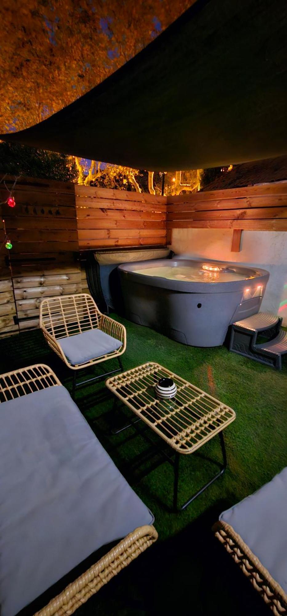 Maison Belle La Nuit Avec Jacuzzi Prive *